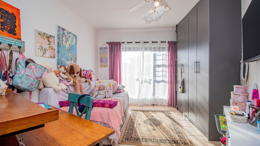 5 Bedroom Property for Sale in Fraaiuitsig Western Cape